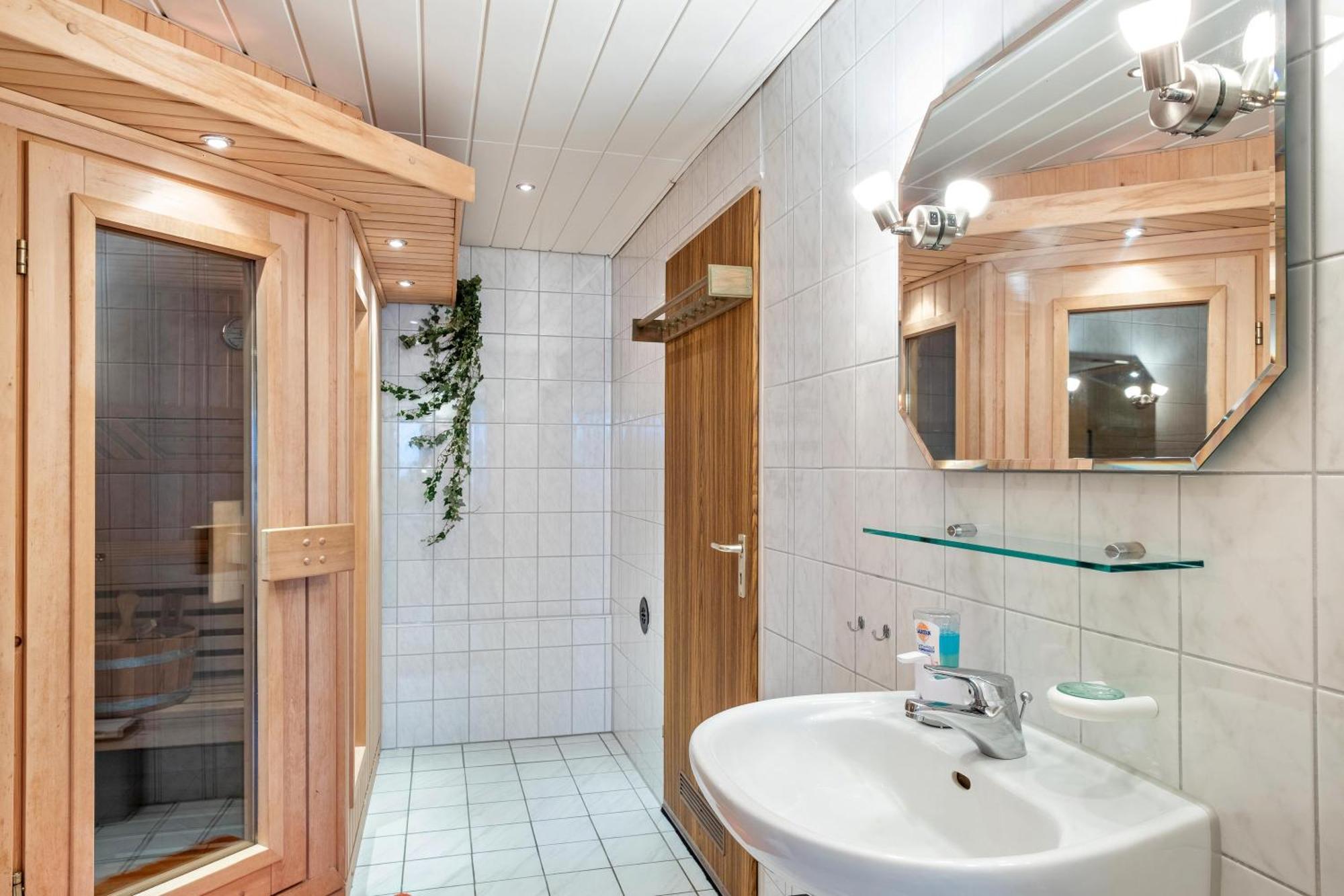 Ferienwohnung Bei Franka Mit Sauna Freiburg im Breisgau Eksteriør billede
